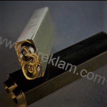 Metal, Pirinç Numaratörler ve hurufatlar